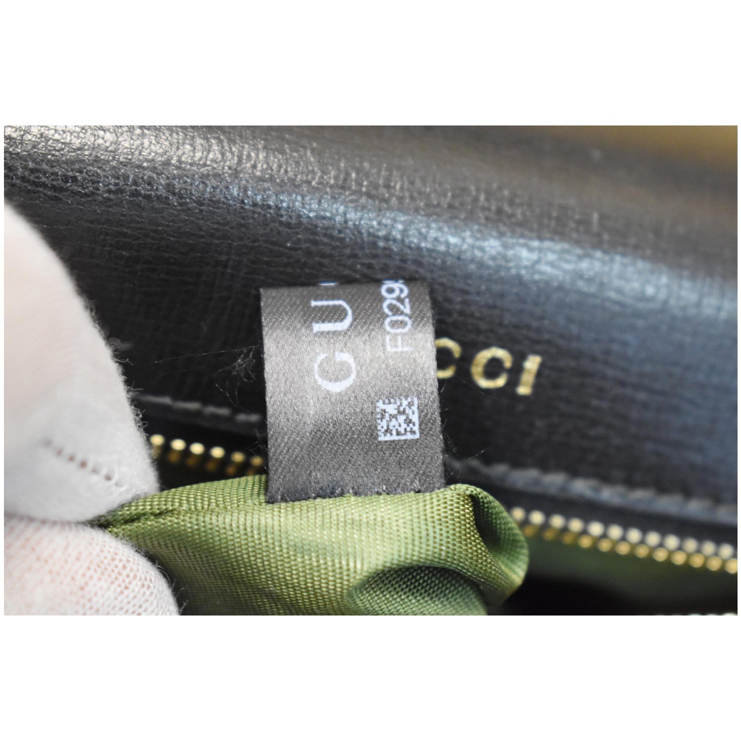Gucci Logo Plaque Leather Shoulder Bag