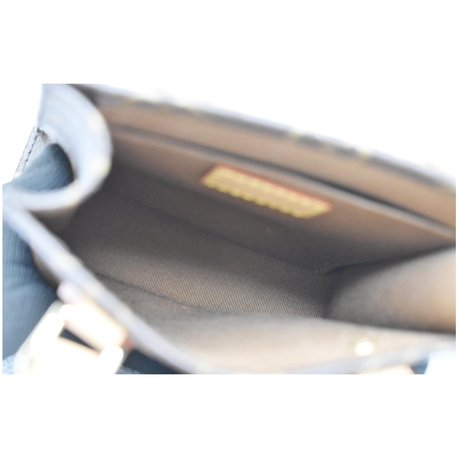 Shop Louis Vuitton PETIT SAC PLAT 2023 SS Shoulder Bags (M82112) by  design◇base
