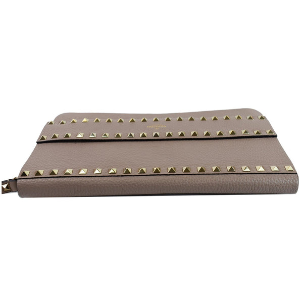 VALENTINO Garavani Rockstud Flip Leather Clutch Bag Poudre