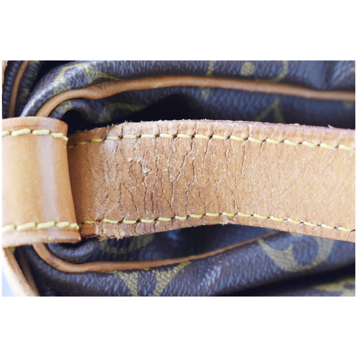 LOUIS VUITTON Saumur 35 Monogram Canvas Leather Crossbody Shoulder Bag  LS5859