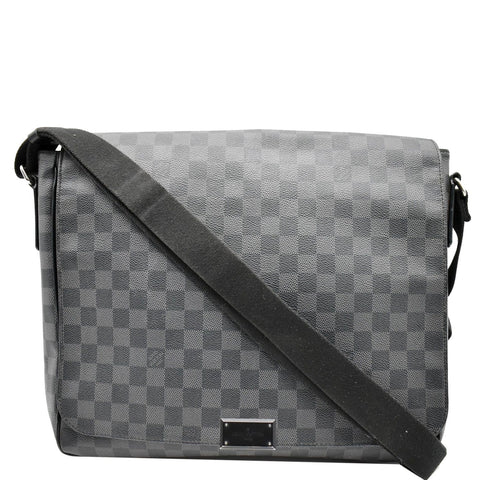 LOUIS VUITTON District GM Damier Graphite Messenger Crossbody Bag Black