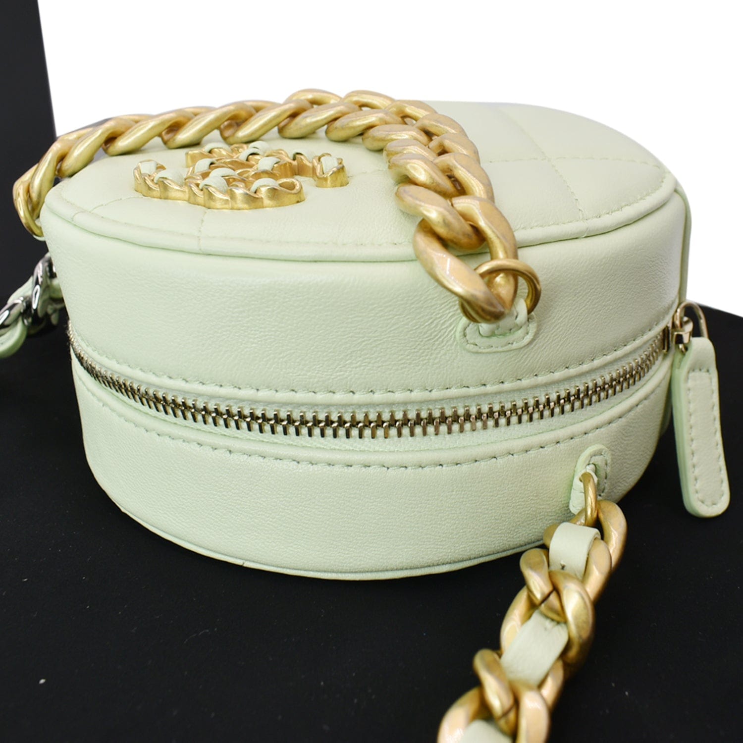 Shop Women's Fashion World Chain Clutch Bags up to 65% Off