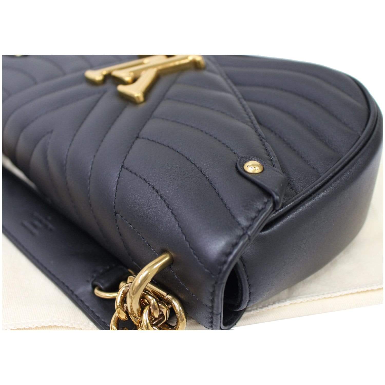 Louis Vuitton - Authenticated New Wave Handbag - Leather Black Plain for Women, Good Condition