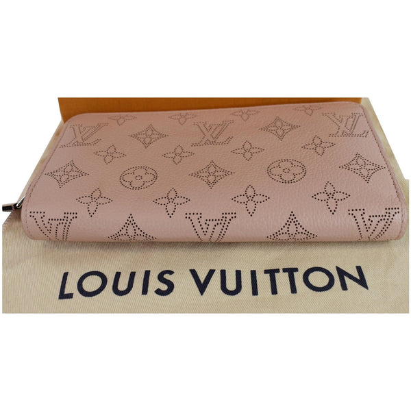 LOUIS VUITTON Mahina Leather Zippy Wallet Magnolia
