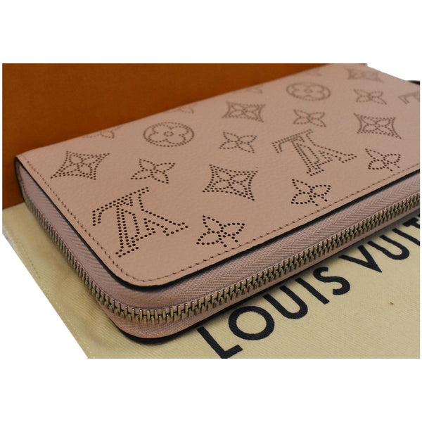 LOUIS VUITTON Mahina Leather Zippy Wallet Magnolia