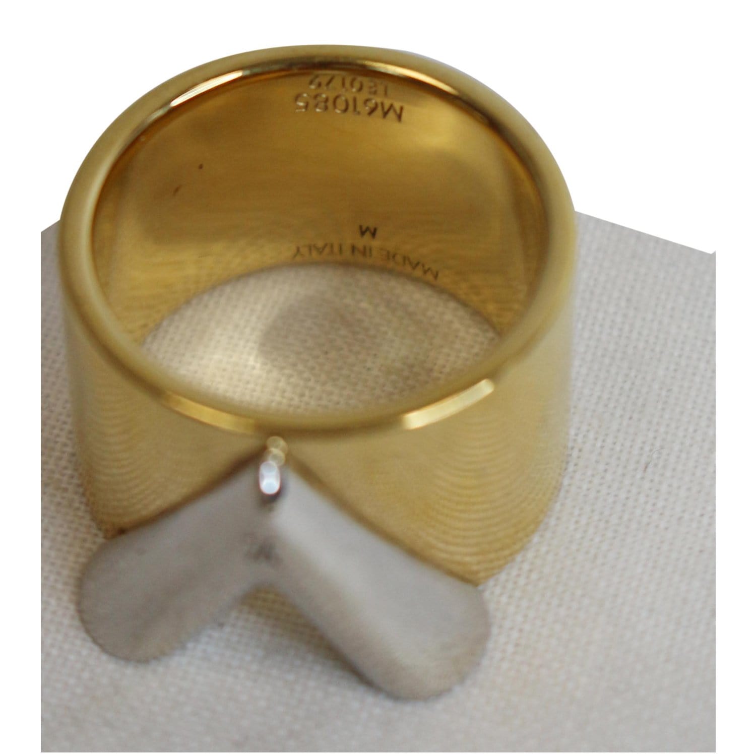 Louis Vuitton Monogram Signet Ring Gold Metal. Size M