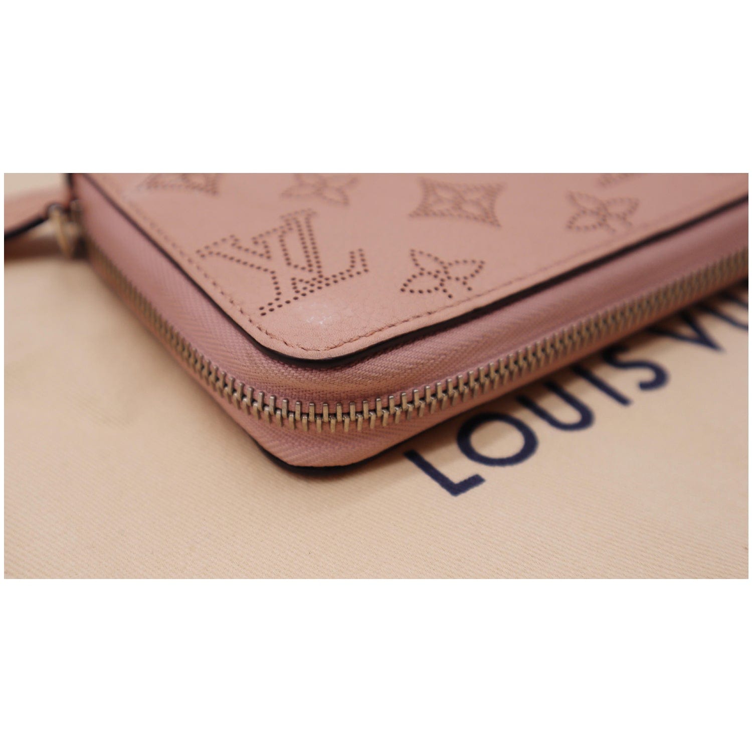 Louis Vuitton Mahina Zippy Wallet - A&V Pawn
