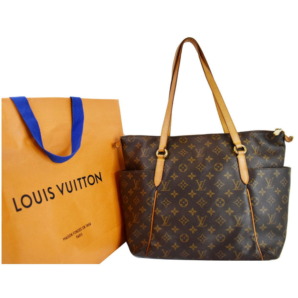 LOUIS VUITTON Totally MM Monogram Canvas Shoulder Bag Brown