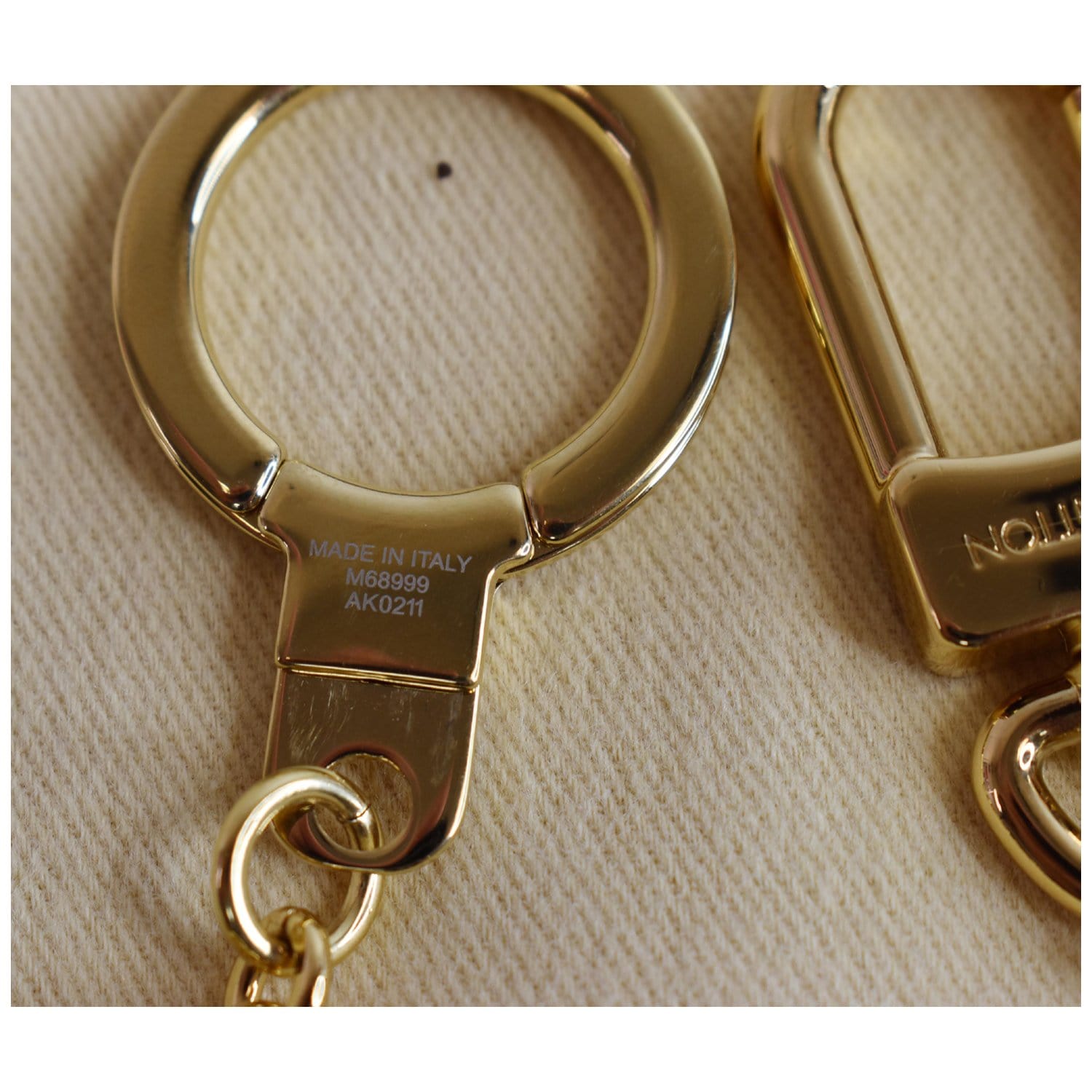 Shop Louis Vuitton 2024 SS M01105 Bag charm and key ring Slim