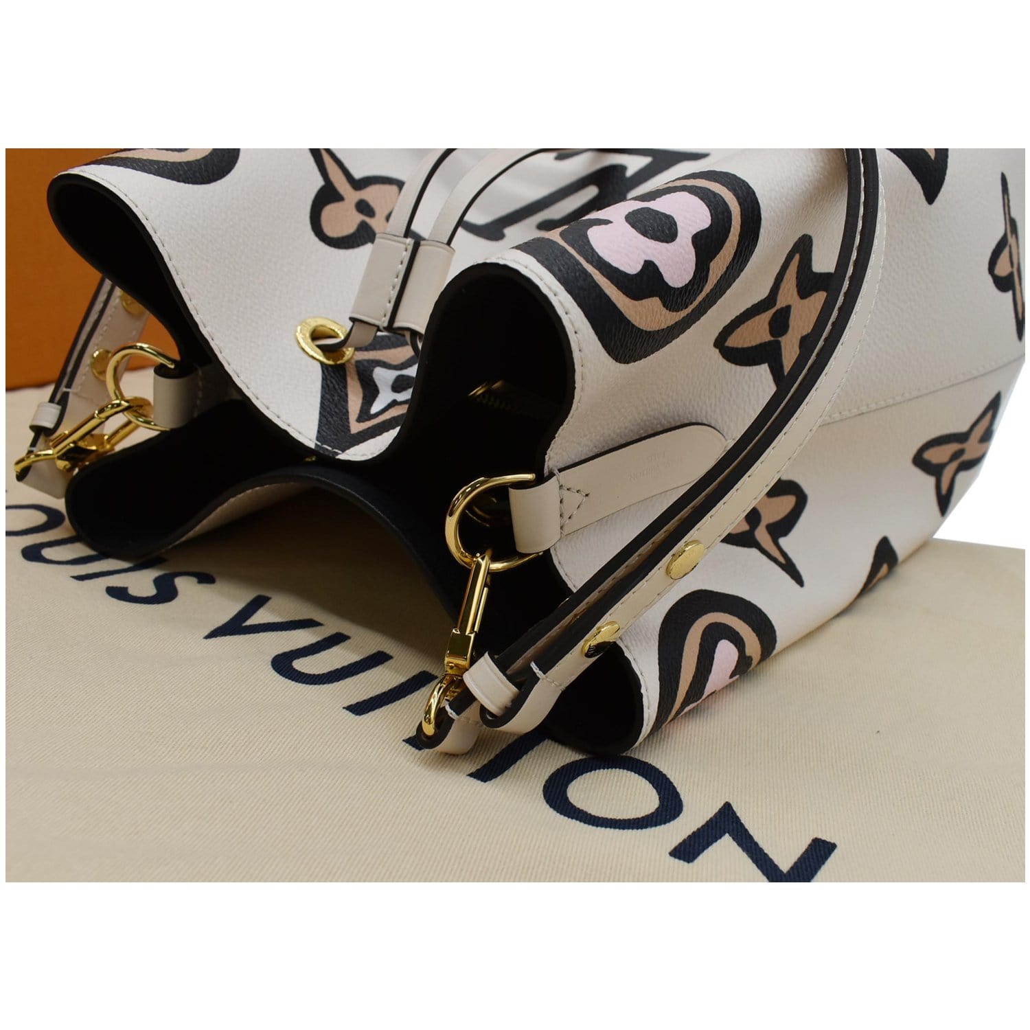 LV crafty neonoe  Bags, Luxury purses, Replica designer handbags