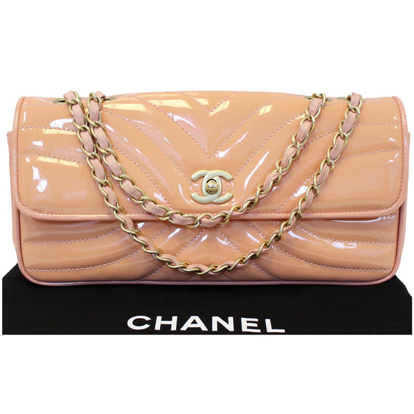 Chanel Flap Shoulder Bag made of shiny Patent Peach Leather 