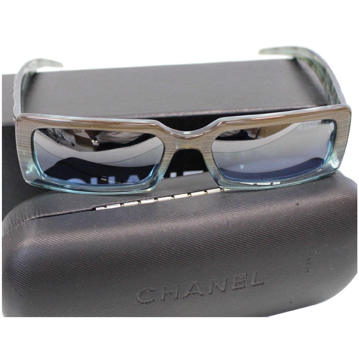 Chanel 2021 Cruise Collection A71046 Green Frame/Gray Gradient Visor  Sunglasses