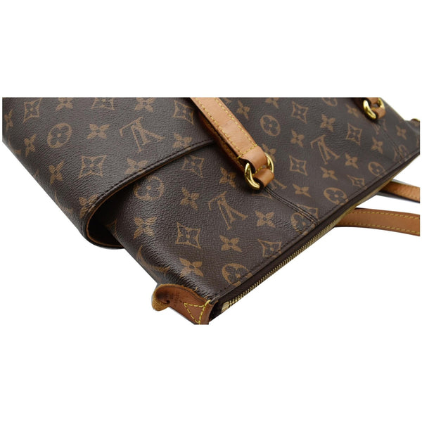 Louis Vuitton Totally MM Monogram Canvas Shoulder Bag