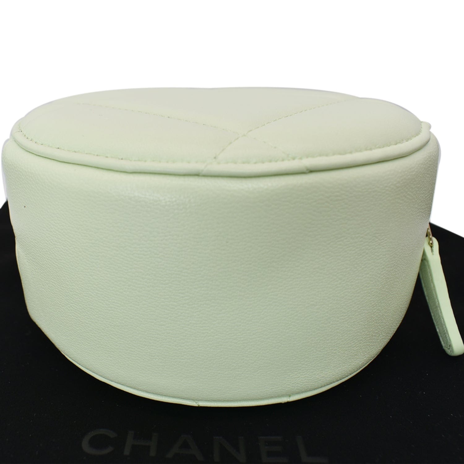 Leather clutch bag Chanel Green in Leather - 13157710