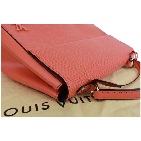 Louis Vuitton Cluny MM Epi Leather Satchel Bag Coral - close look