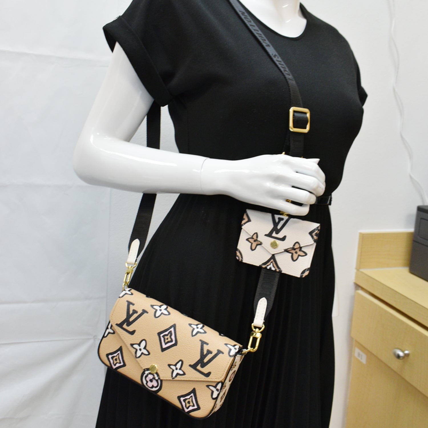 Louis Vuitton Felicie Strap & Go Handbag Monogram Canvas - ShopStyle  Crossbody Bags