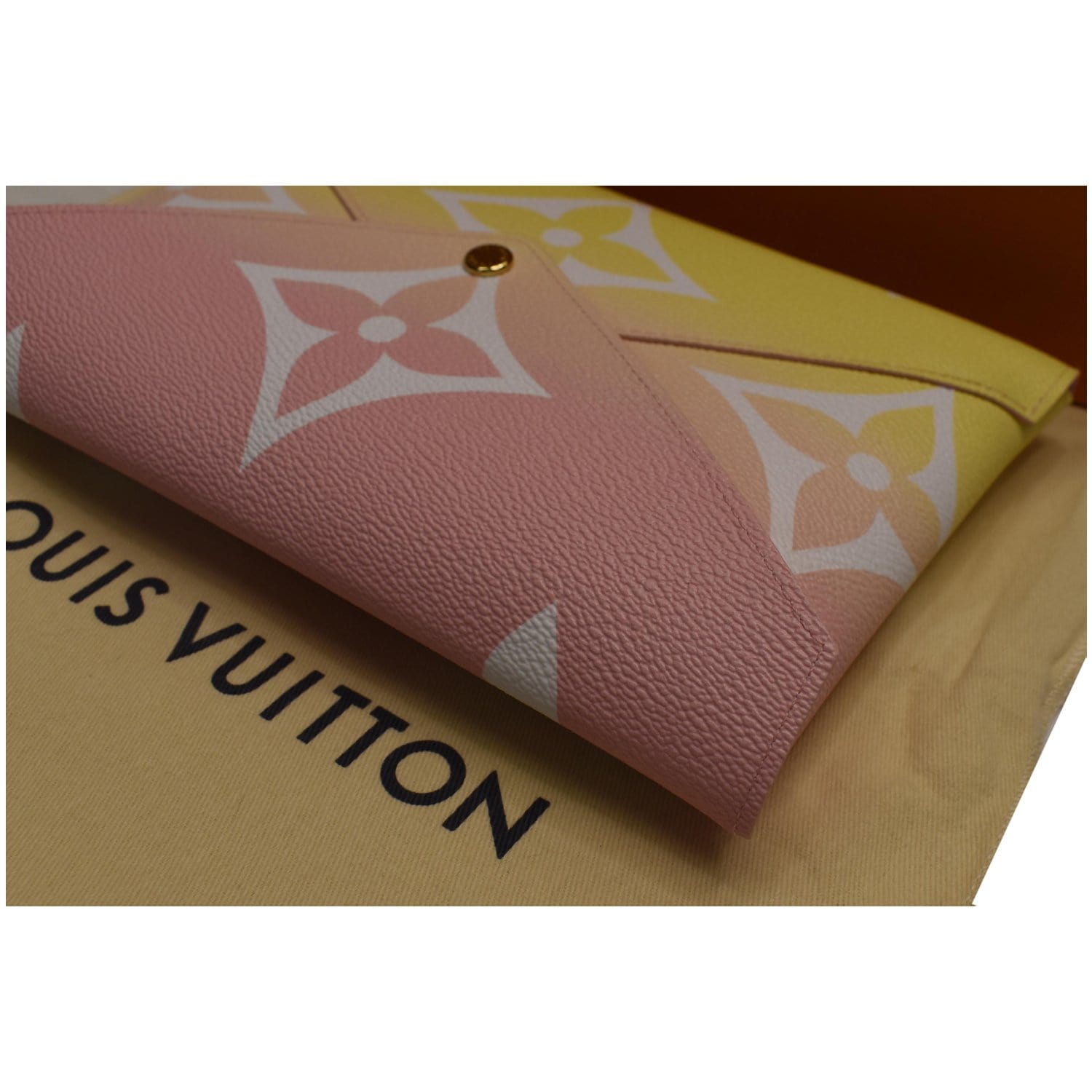 Louis Vuitton Monogram Giant by The Pool Large Kirigami Pochette Pink