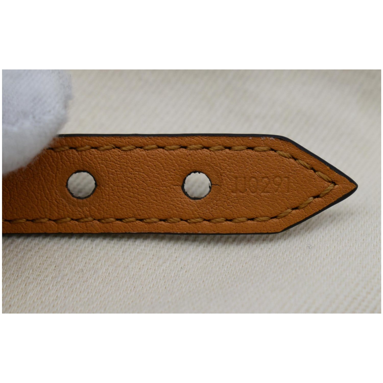 Essential v leather bracelet Louis Vuitton Brown in Leather - 29435194