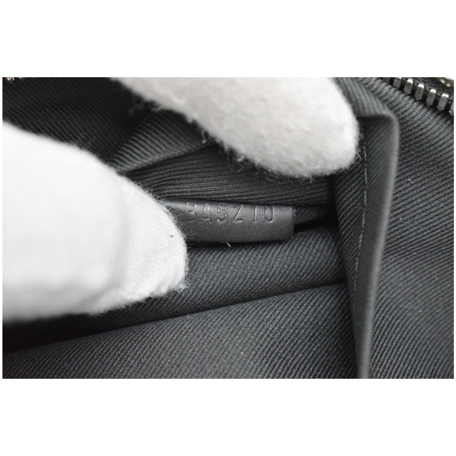 1A7TVV - owned Matchpoint crossbody bag White 'Black White Khaki' -  RvceShops  Louis Vuitton pre - LOUIS VUITTON Michael Damier Infini Leather  Backpack Bag Black