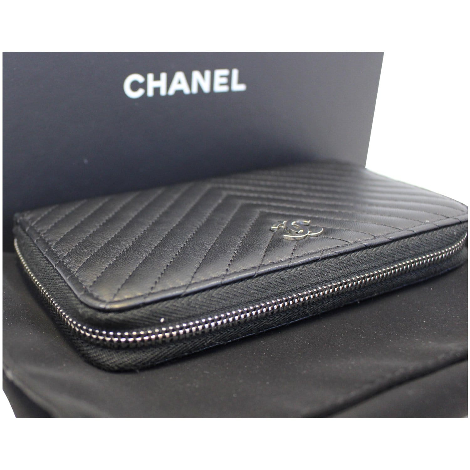 black chanel chevron wallet