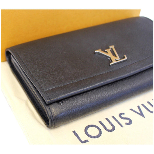 Louis Vuitton Lockme II Calfskin Leather clutch - corner