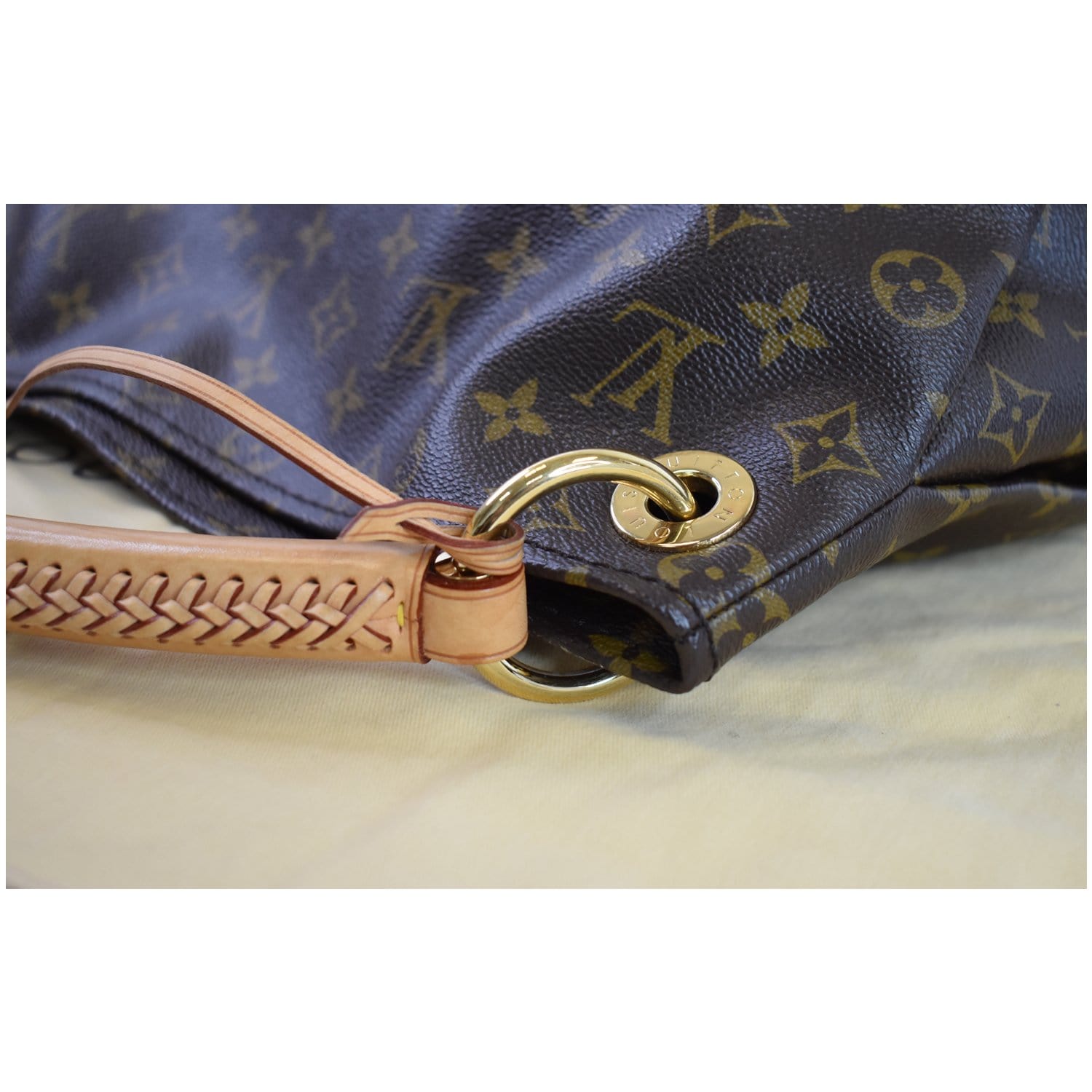 Louis Vuitton Brown Monogram Coated Canvas Artsy MM Gold Hardware,  2021-2022 Available For Immediate Sale At Sotheby's