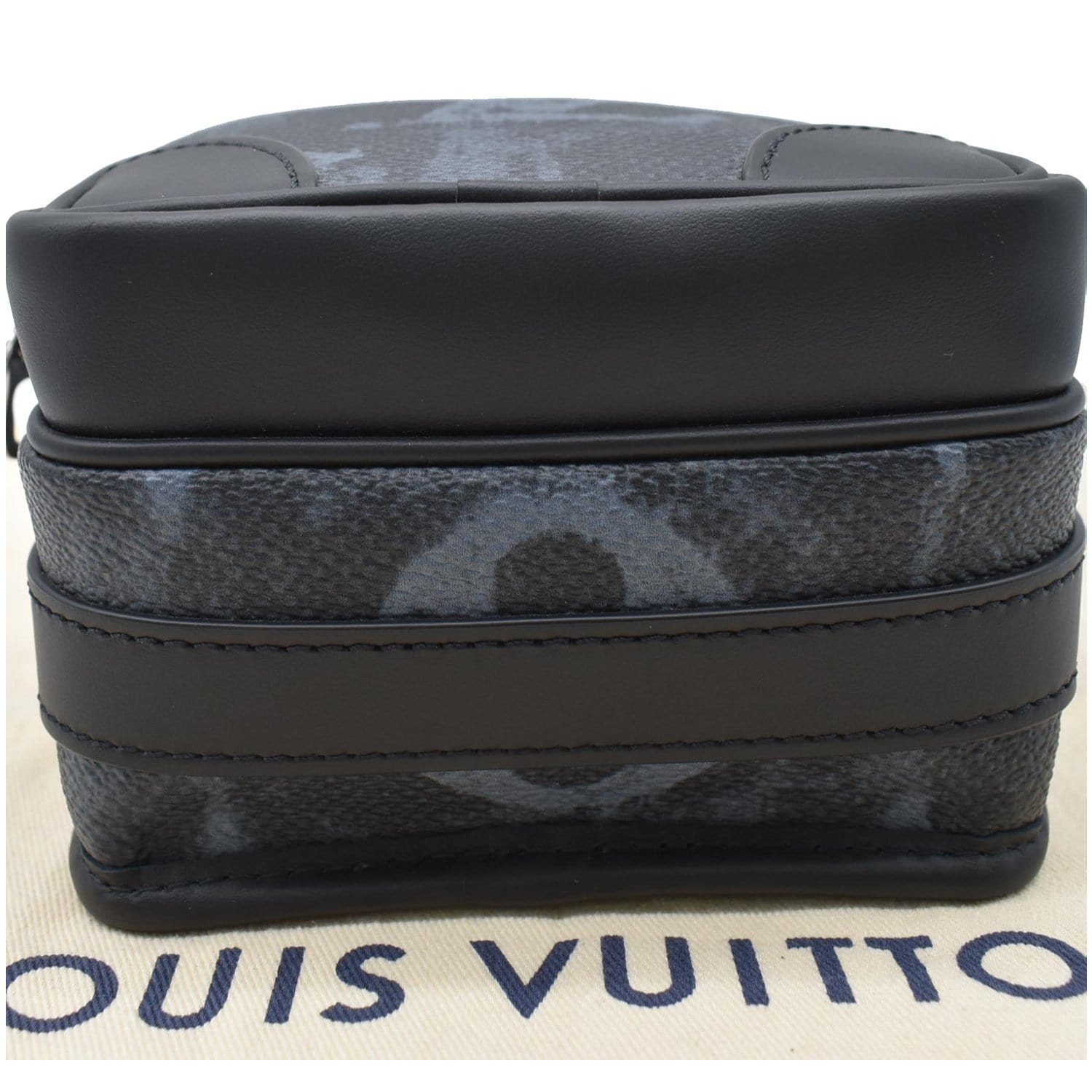 Louis Vuitton Nano e Messenger Bag Review 