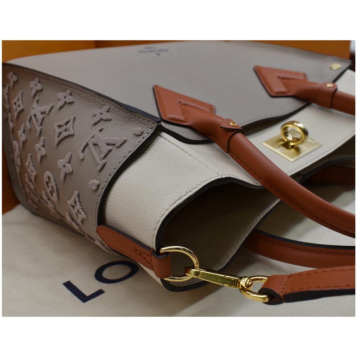 Louis Vuitton - LV on My Side mm Beige Leather Top Handle w/ Shoulder Strap