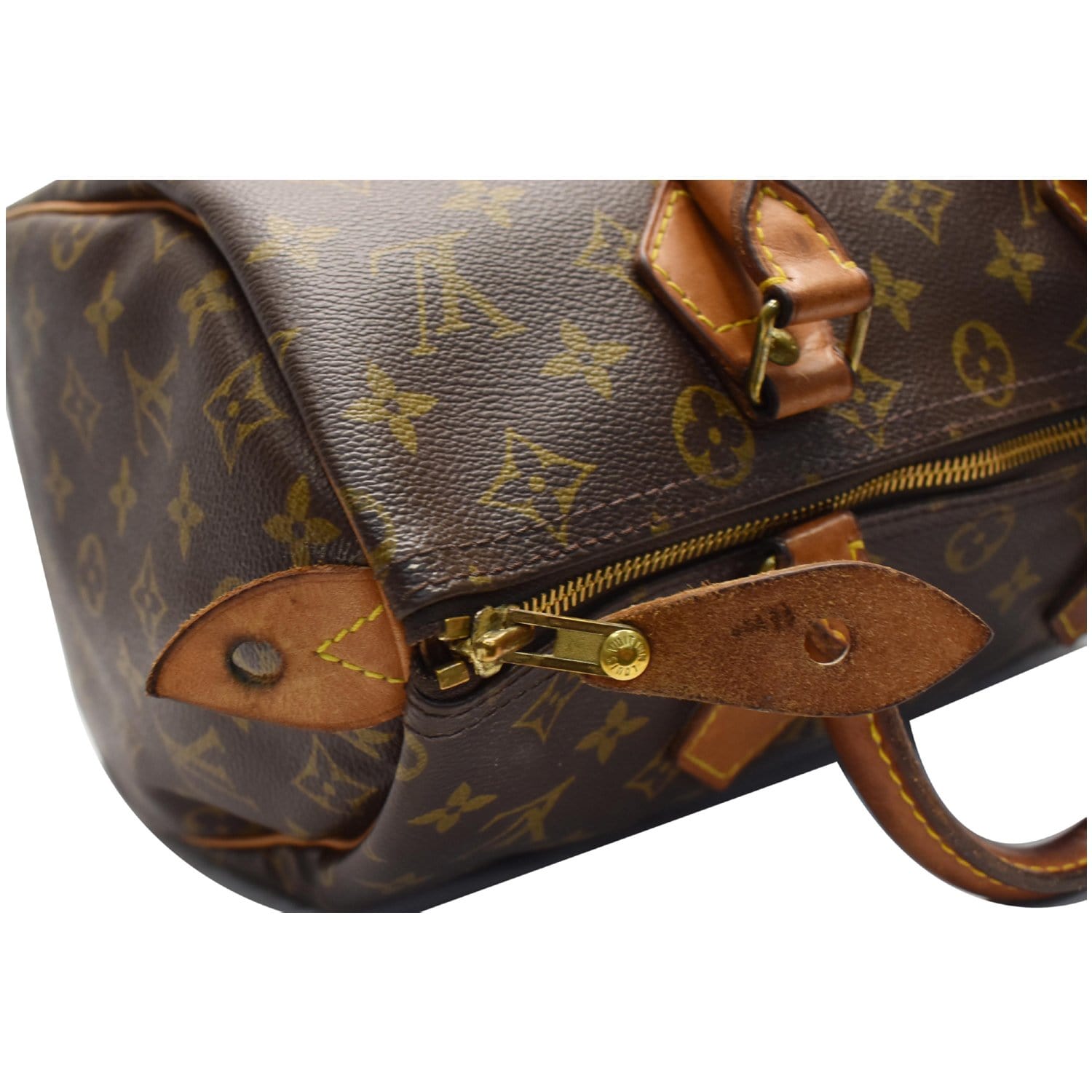 TARJETERO LOUIS VUITTON REVERSO - Detail shot of Wests red Louis Vuitton  Don sneakers - Louis Vuitton Speedy 30 handbag in brown monogram canvas  Idylle and brown leather - PRE LOVED