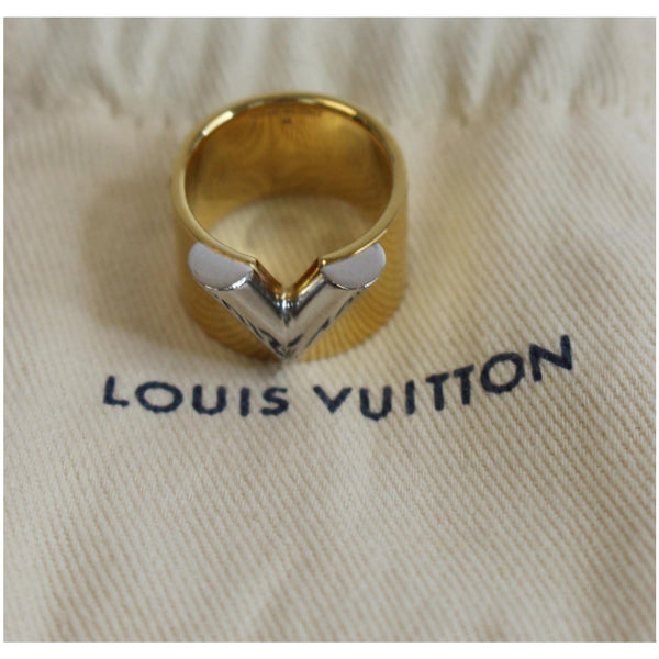 LOUIS VUITTON Essential V Ring Medium Gold M61085