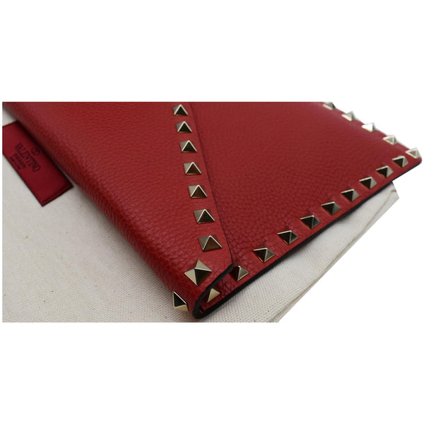 Valentino Garavani Rockstud Grainy Envelope Pouch - DDH