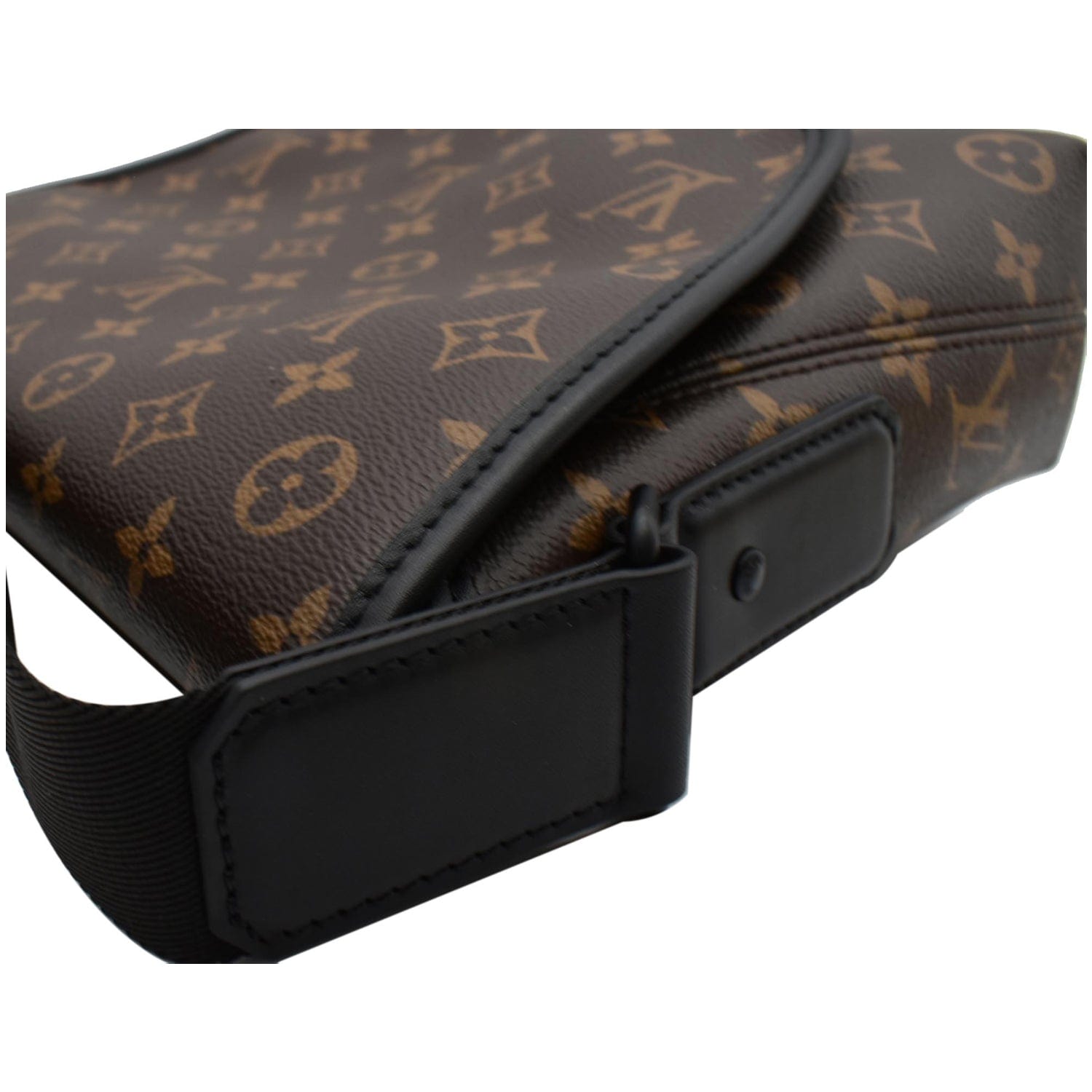 Louis Vuitton, Bags, Louis Vuitton Magnetic Messenger Shoulder Bag  Monogram