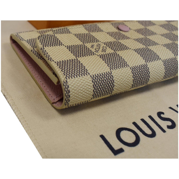 Louis Vuitton Emilie Damier Azur Wallet - Button closure