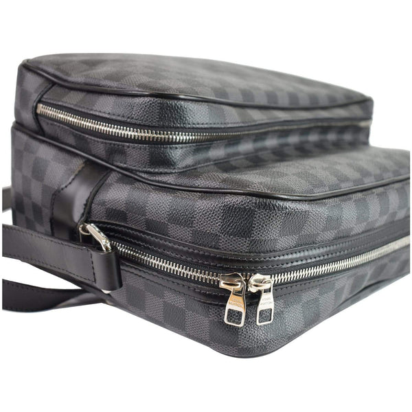 Louis Vuitton Sac Leoh Damier Graphite Messenger Bag - zip closure