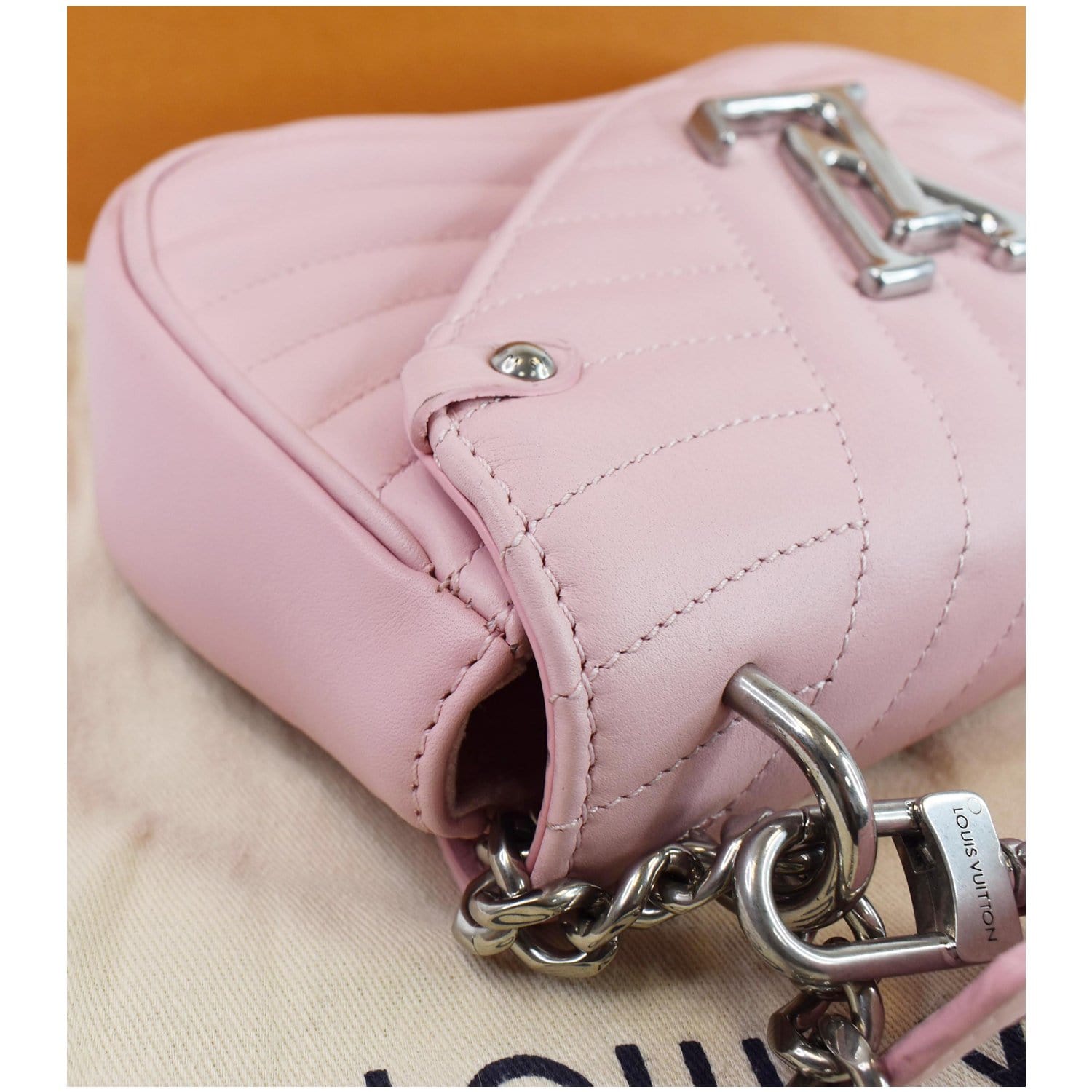 Louis Vuitton New Wave Chain Bag Mm in Pink