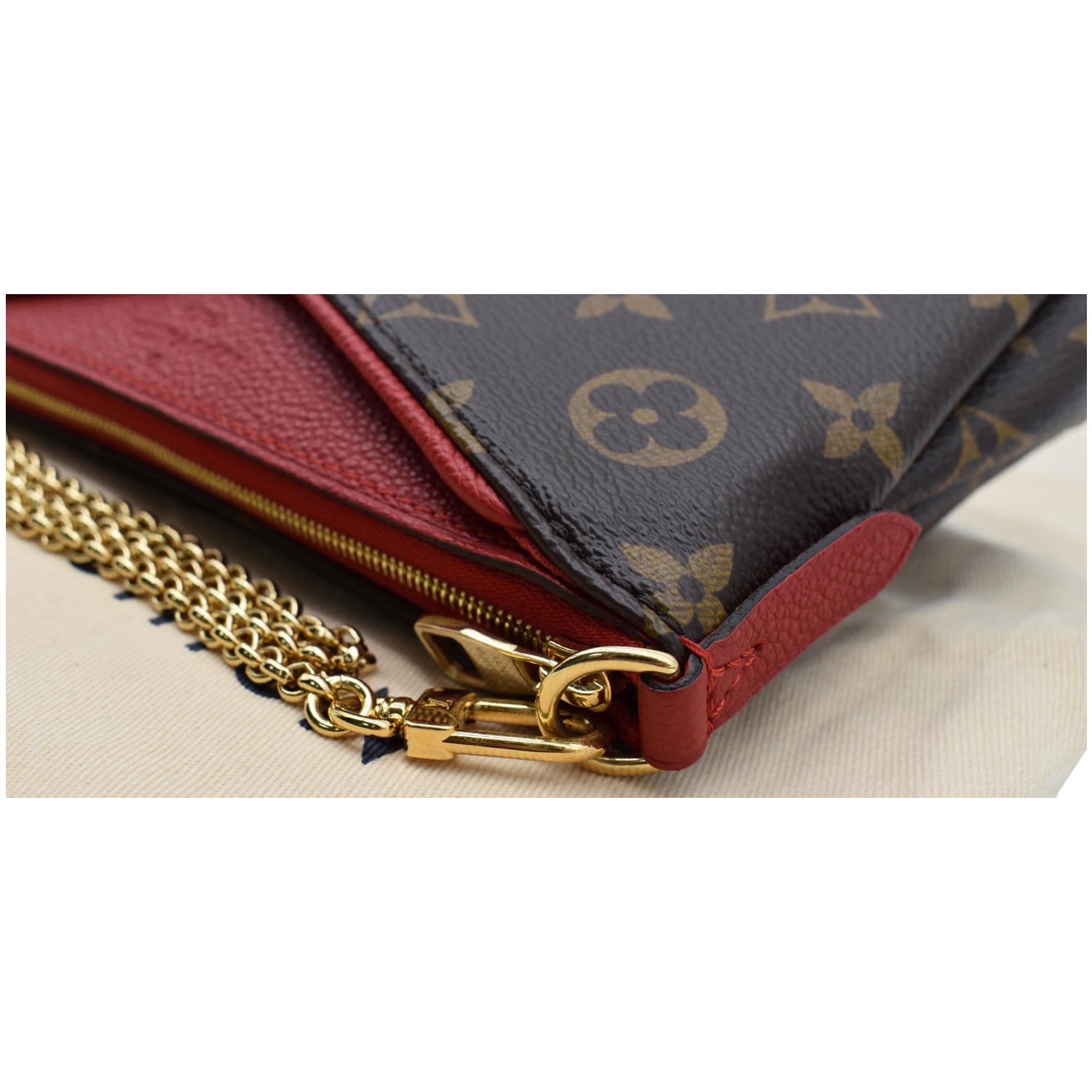 Louis Vuitton Cherry Monogram Canvas Pallas Chain Bag Golden Metallic Cloth  ref.934678 - Joli Closet