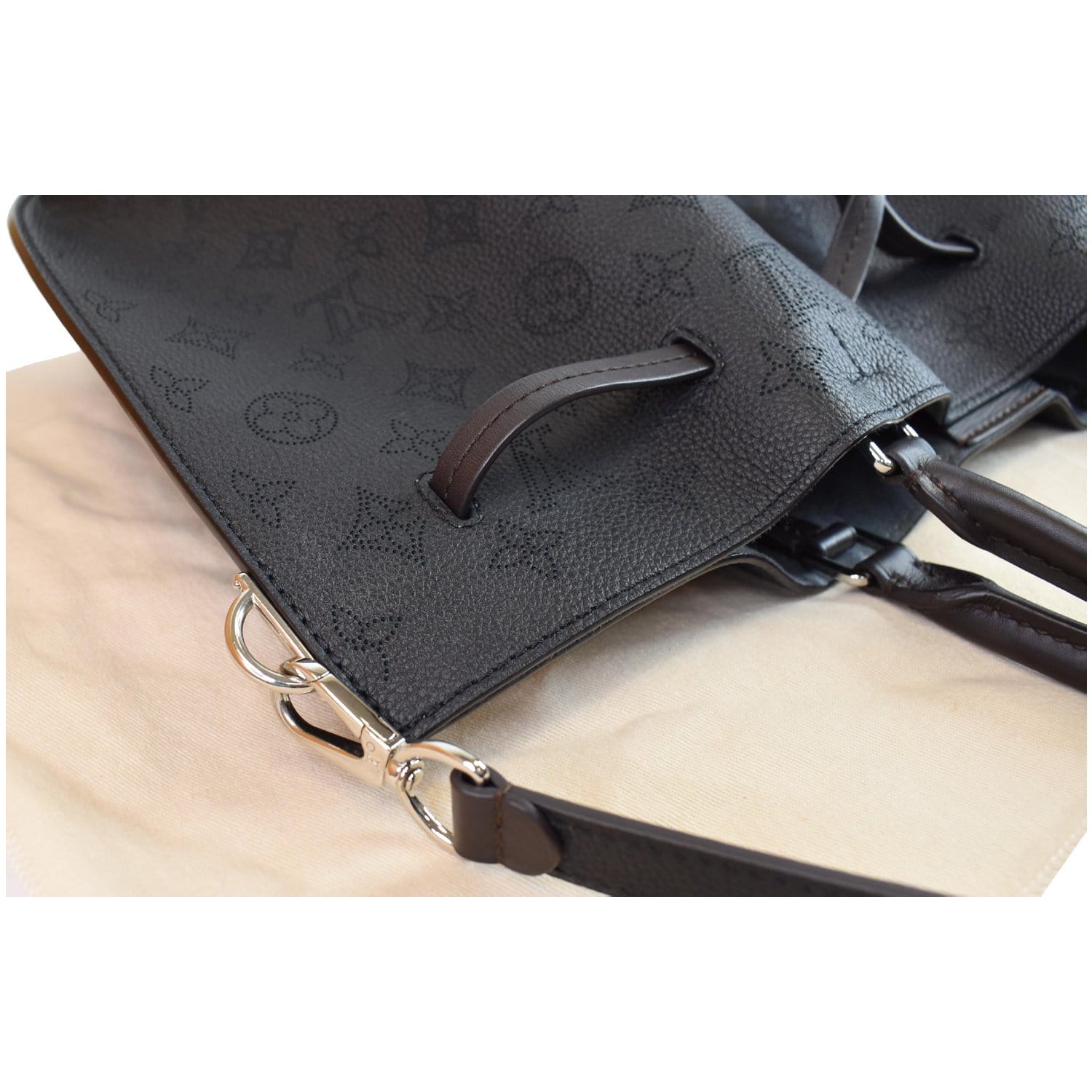 Louis Vuitton Monogram Mahina Girolata Bag - Neutrals Totes, Handbags -  LOU776195
