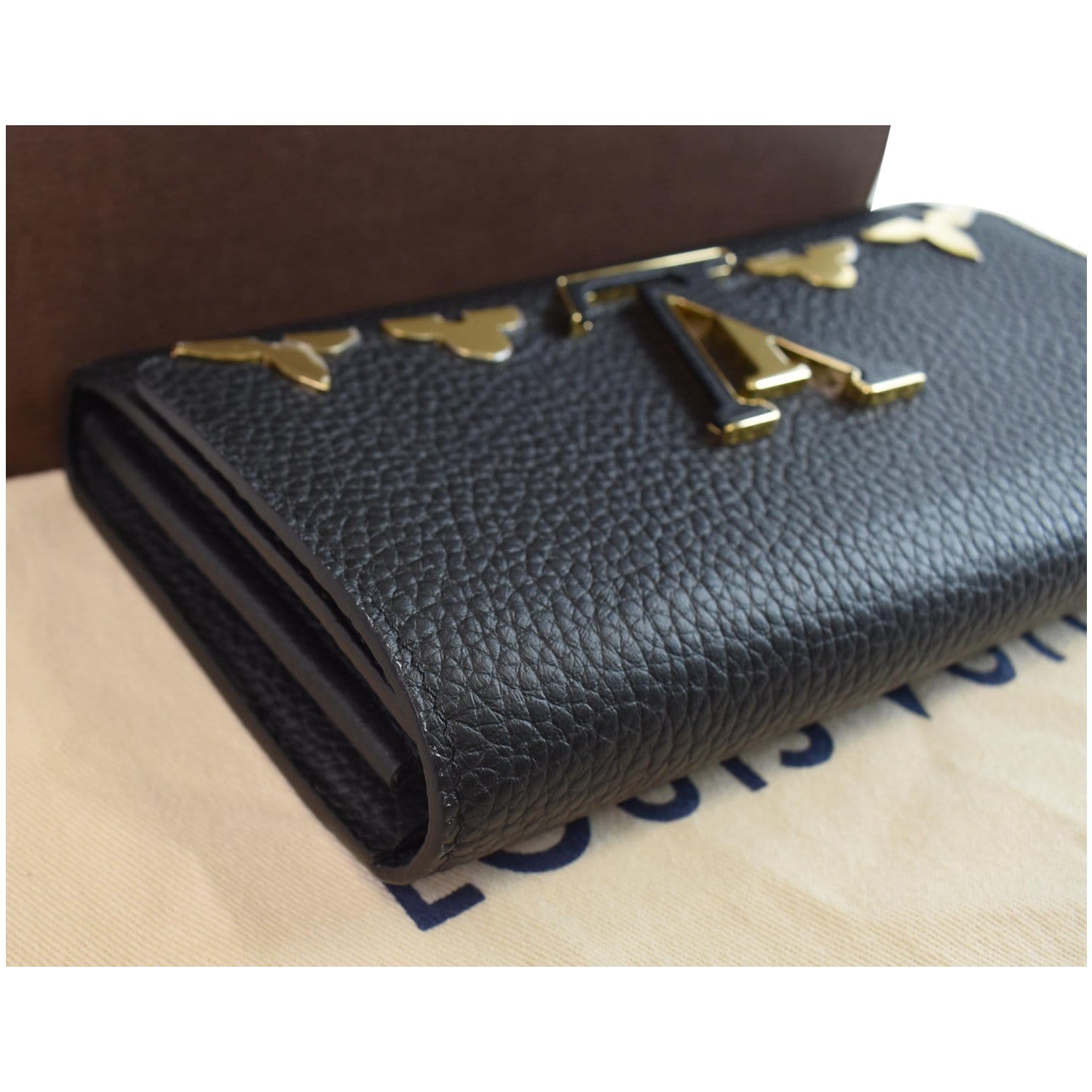 Louis Vuitton Black Taurillon Leather Capucines Wallet QJAHPX3SKB012
