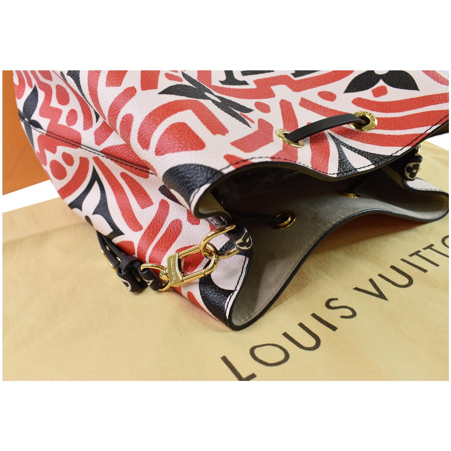 Louis Vuitton Crafty Monogram Giant NeoNoé MM - Red Bucket Bags, Handbags -  LOU757937