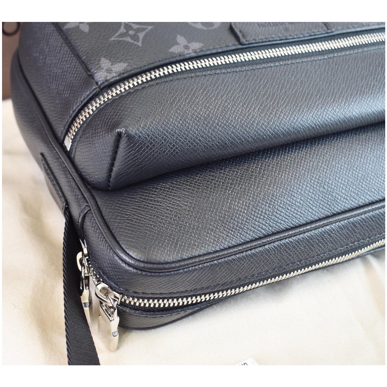 Louis Vuitton Outdoor Flap Messenger Bag Eclipse W/Certificate Of