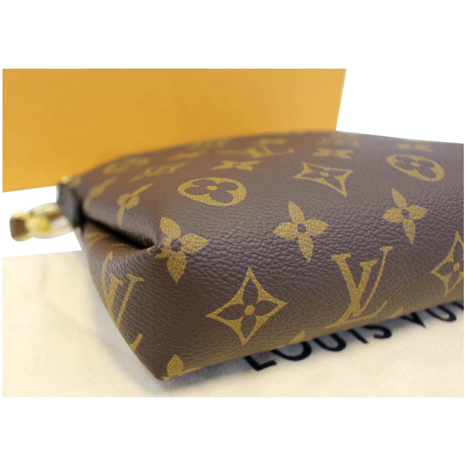 Handbags & Fine Jewelry: Louis Vuitton, Prada & More (23CPC574)
