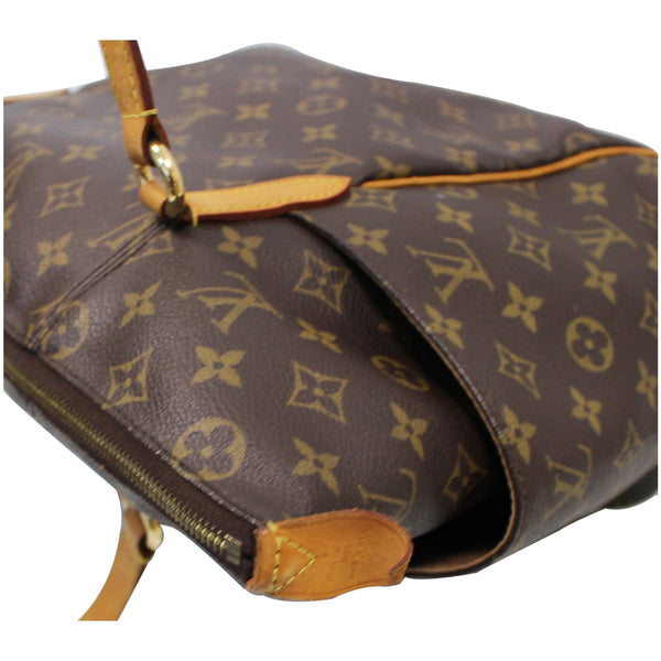 Louis Vuitton Totally MM Monogram Canvas Shoulder Bag corner view