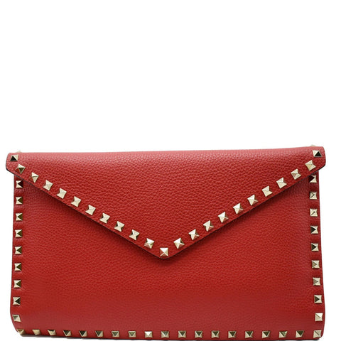 VALENTINO Garavani Rockstud Grainy Envelope Pouch Red