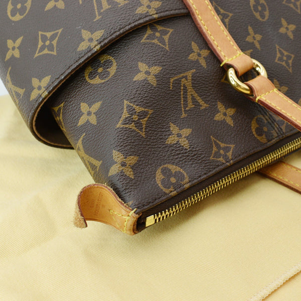 LOUIS VUITTON Totally MM Monogram Canvas Shoulder Bag Brown