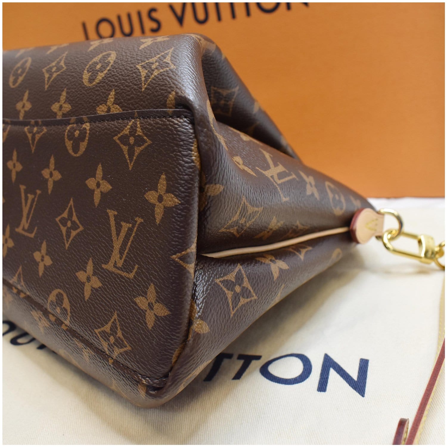 Louis Vuitton LV Rivoli PM monogram Brown Cloth ref.966124 - Joli Closet