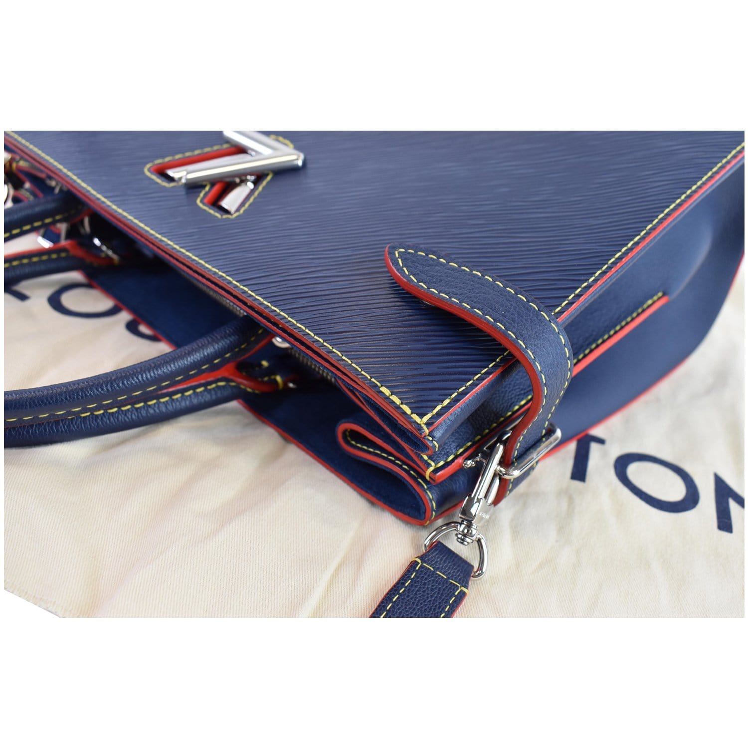 Louis Vuitton Epi Twist Shoulder Bag Mm Indigo 440542