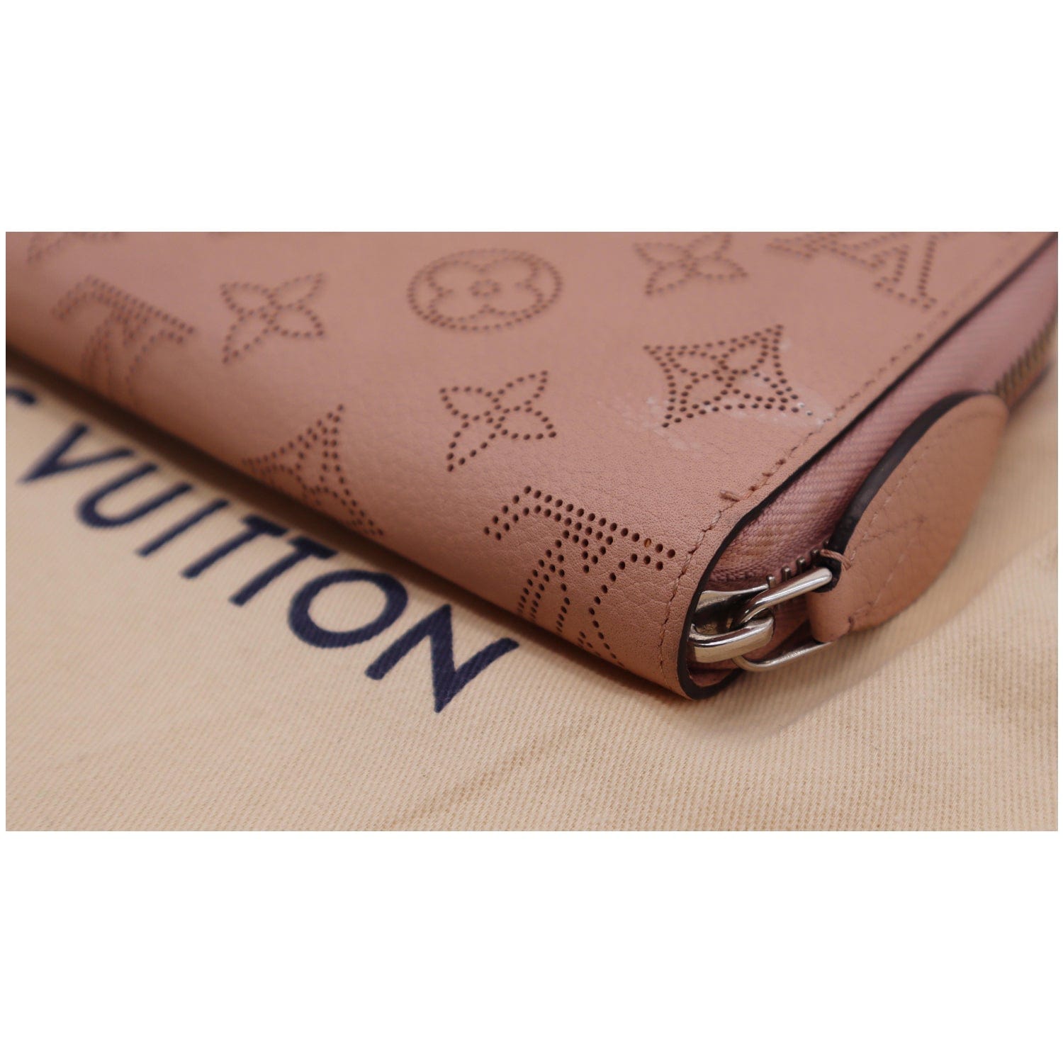 Louis Vuitton Mahina Zippy Wallet (SHG-LqXIqa) – LuxeDH
