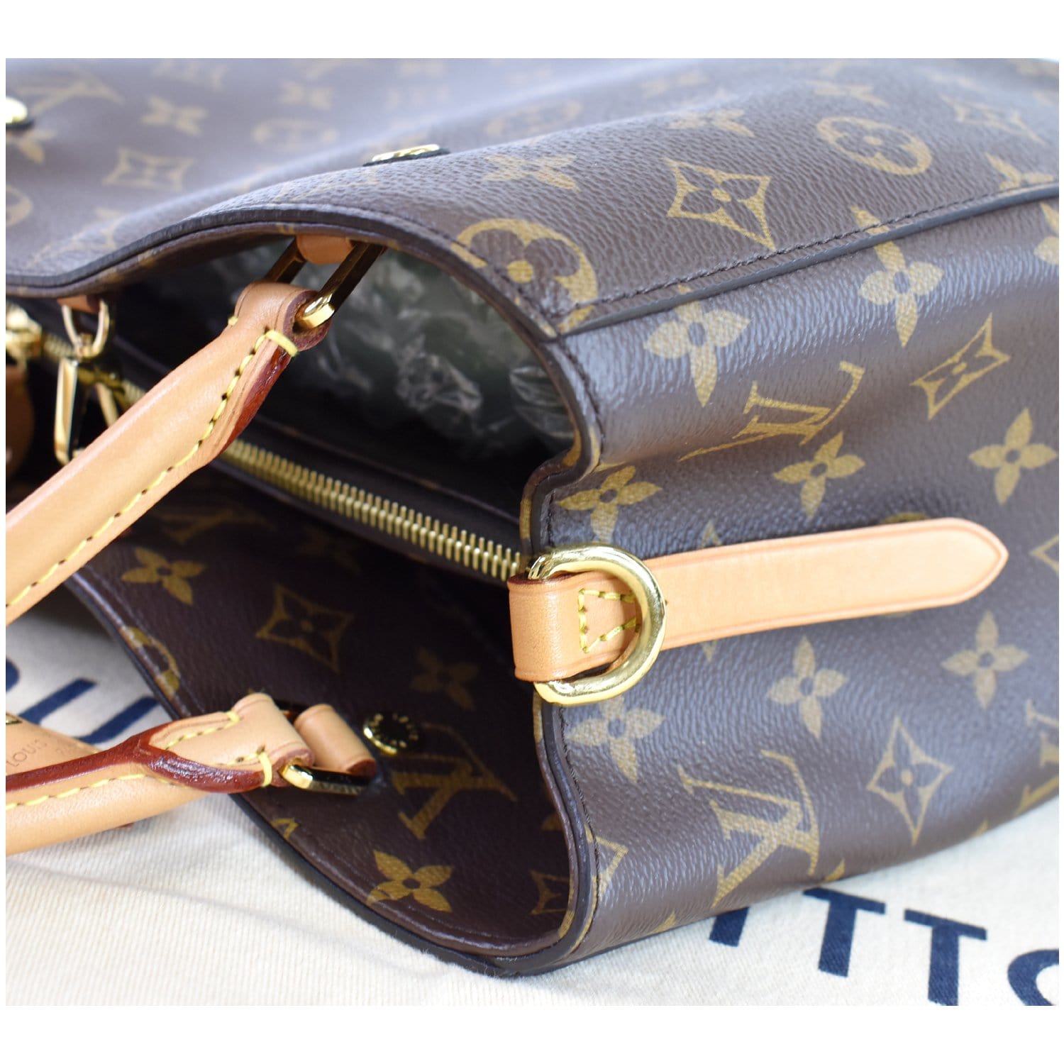 Montaigne cloth handbag Louis Vuitton Brown in Cloth - 26126866
