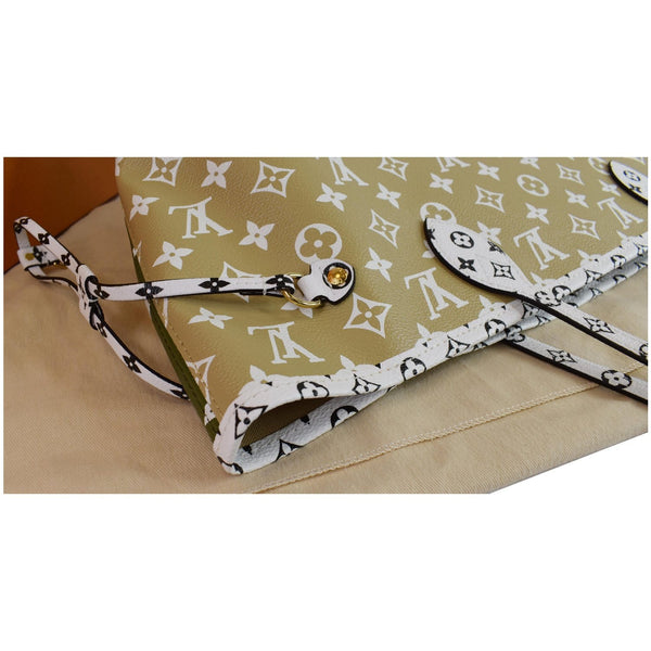 Louis Vuitton Giant Neverfull MM Monogram Canvas Bag - corner focused