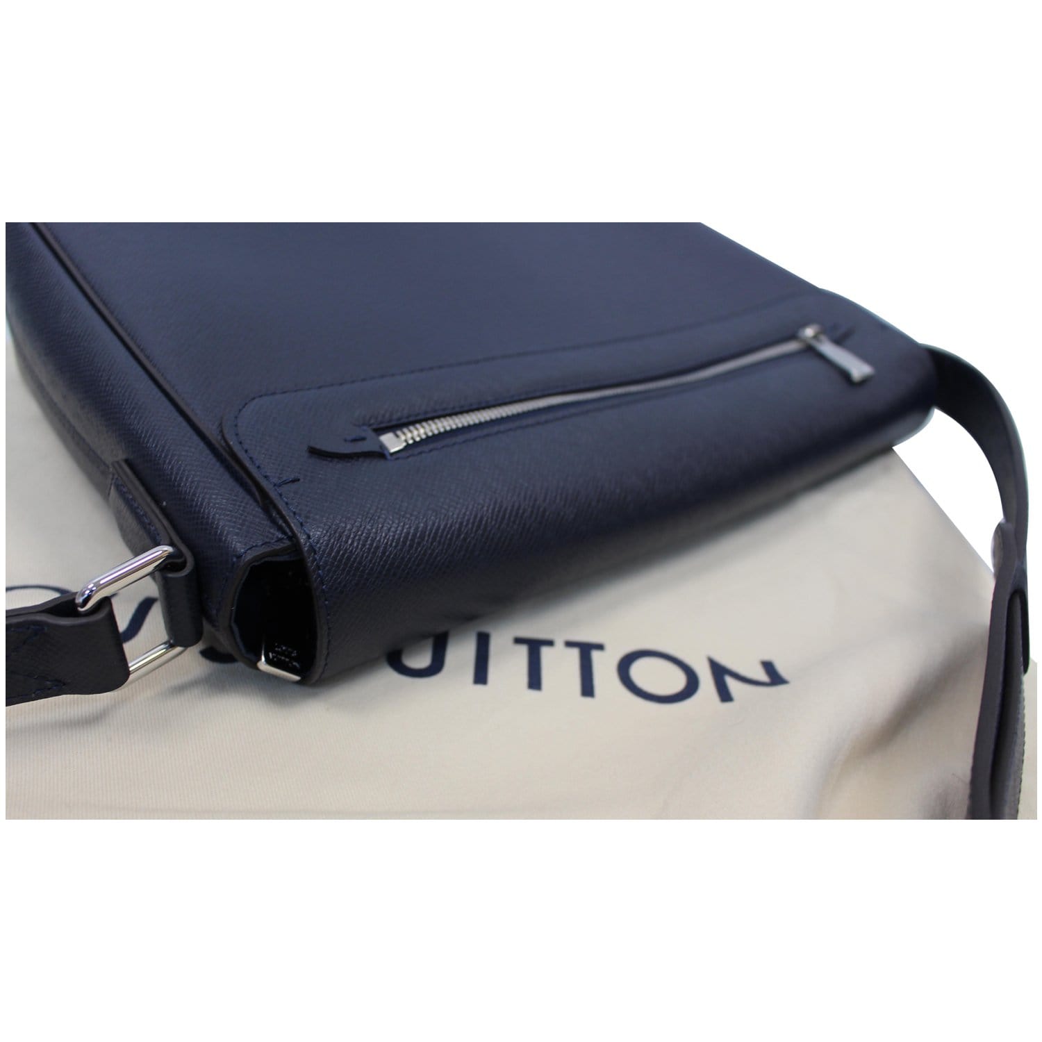 Louis Vuitton Taiga Roman Messenger Bag